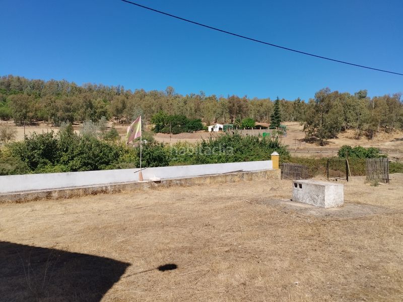 Foto fd629429-62fe-46ab-86e0-85967802da6e. Masia amb xemeneia aparcament piscina a Zafra
