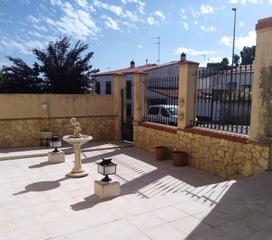 Casa a Jerez de los Caballeros. Unifamiliar 4 dorm, patio delantero y trasero, garaje