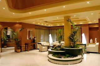 Edificio en Zafra. Hotel en venta en zafra. 25 habitaciones, cafetería, discoteca,