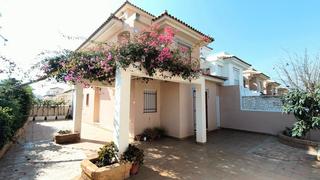 Xalet a Playa Sol. ?? chalet de esquina con parcela extra en los caleñares – puerto