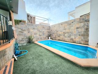 Casa adossada en Carretera alcal-dos hermanas 1. Vivienda justo al lado del parque oromana en alcal de guadara