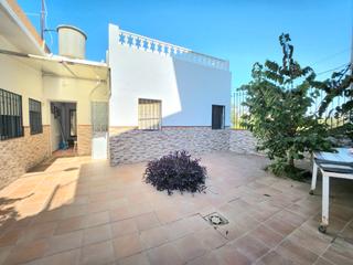 Xalet en Avenida utrera 22a. Chalet con piscina y vistas al castillo en alcal de guadara, a