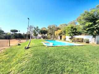Xalet a Carretera alcalá-utr kilómetro 161 52. Chalet con torreón, piscina y pista de tenis en oromana, alcalá