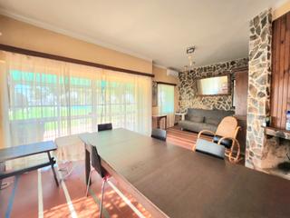 Xalet a Carretera alcalá-utr kilómetro 161 52. Chalet con torreón, piscina y pista de tenis en oromana, alcalá