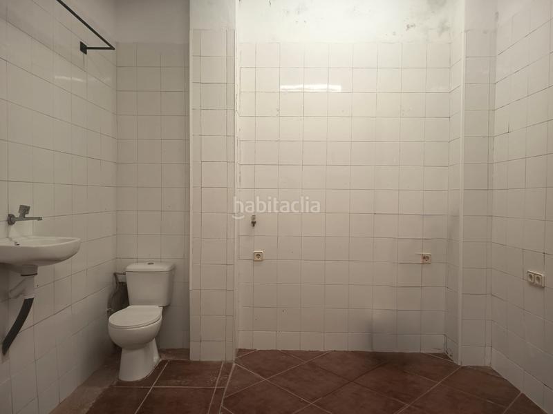 Foto 6548d086-ddaa-4507-b5dc-1bfd1f3e203a. Local comercial en bailén 29 local cercano al Centro en Alcalá de Guadaira