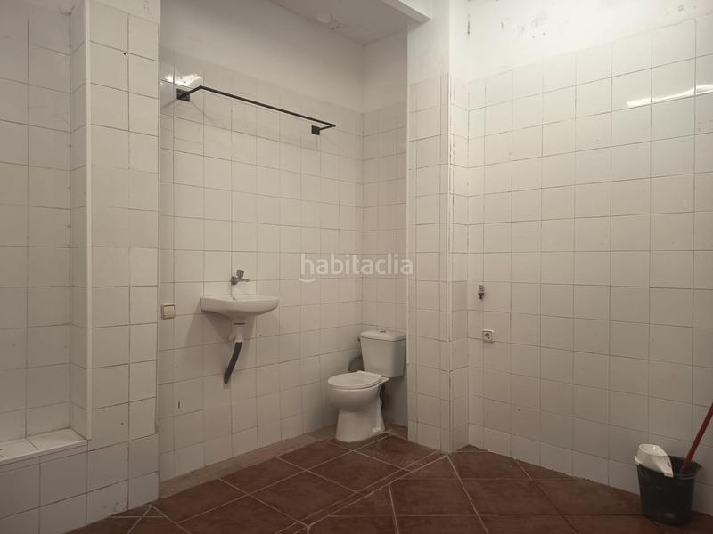 Foto b6300f59-cb55-4ece-a1ff-c1697eaa04f7. Local comercial en bailén 29 local cercano al Centro en Alcalá de Guadaira