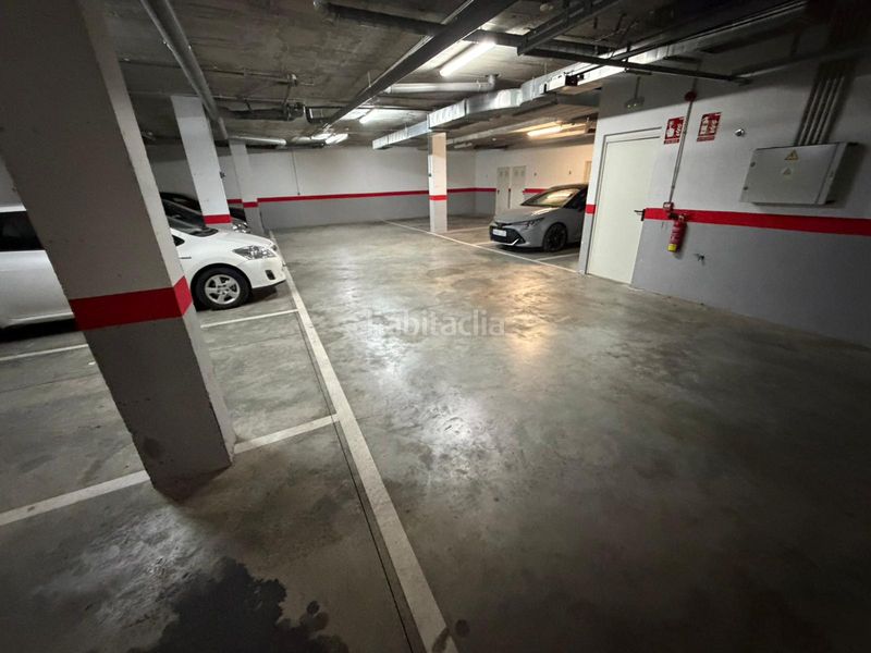 Foto 08c8ae4f-a67c-4bc3-b2f1-715f8cb36ebc. Pis amb xemeneia aparcament a La Buhaira Sevilla