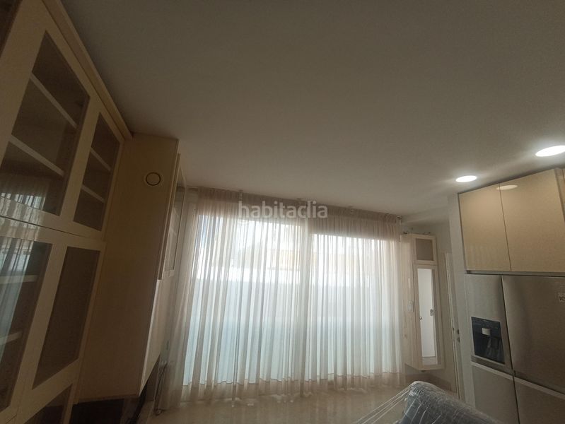 Foto 3934cfb8-8182-4a89-afbd-9f703b1e6c84. Pis amb xemeneia aparcament a La Buhaira Sevilla