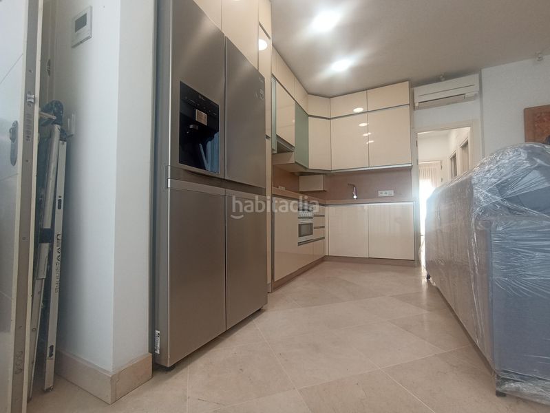 Foto 3a1ea553-cfb6-46e4-8601-0b373e5407f2. Pis amb xemeneia aparcament a La Buhaira Sevilla