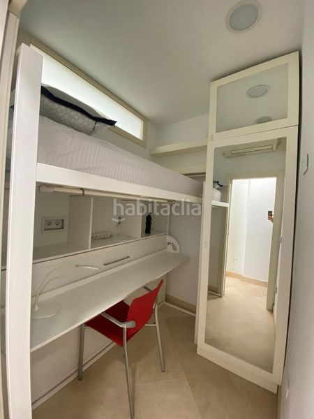 Foto 3b63a802-8b61-47af-8dce-760d5a2e5e5f. Pis amb xemeneia aparcament a La Buhaira Sevilla