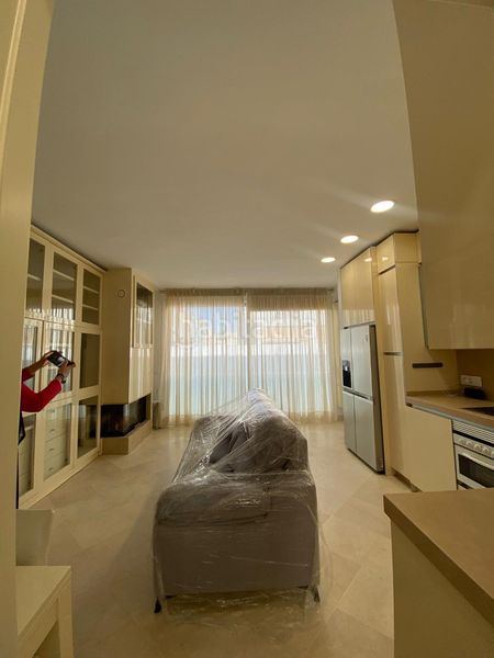 Foto 3e2b3496-4e96-4dc8-b60a-09d68d3ecd10. Pis amb xemeneia aparcament a La Buhaira Sevilla