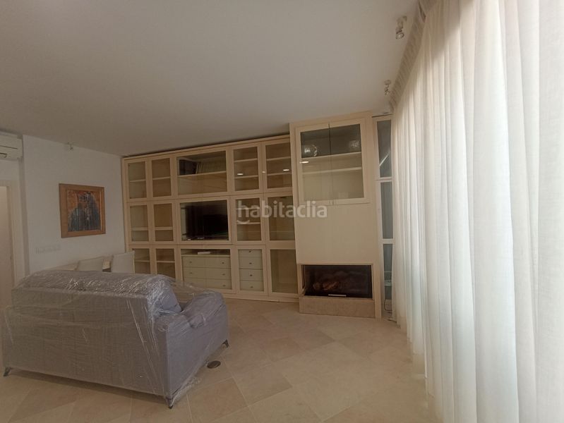 Foto 5c6faf94-fa41-4758-914b-7f620e8a7989. Pis amb xemeneia aparcament a La Buhaira Sevilla