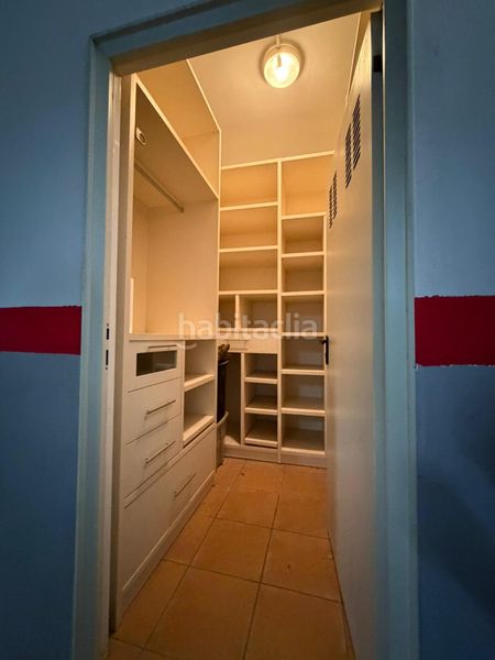 Foto 6b501ec2-51e3-4334-b665-545cdda3c62b. Pis amb xemeneia aparcament a La Buhaira Sevilla