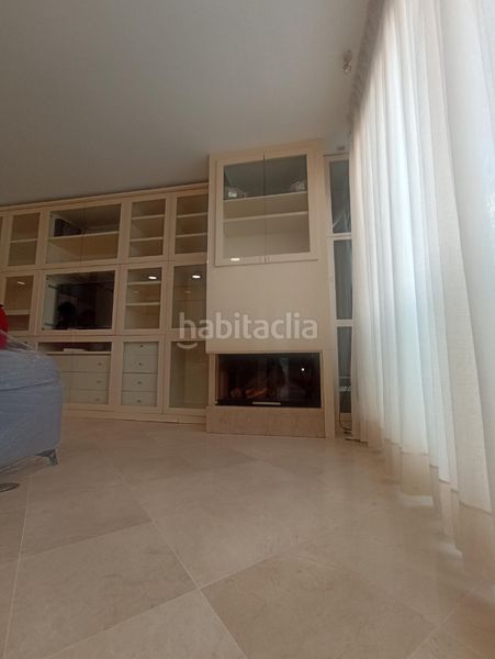 Foto 7db39042-c680-4c0f-b2fe-956f2dda4622. Pis amb xemeneia aparcament a La Buhaira Sevilla