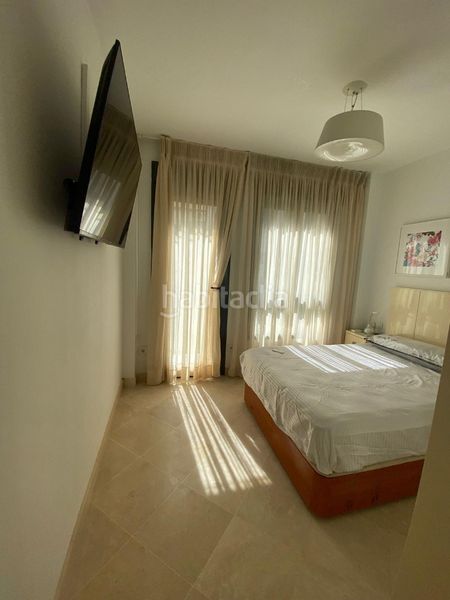 Foto 8d931b85-4abd-4faa-941c-e7fdd77b11e2. Pis amb xemeneia aparcament a La Buhaira Sevilla