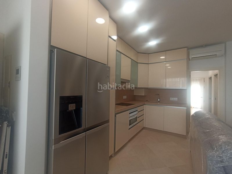 Foto 91800fc2-df3d-48ec-9f29-c17161e3cd22. Pis amb xemeneia aparcament a La Buhaira Sevilla