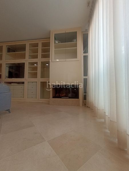 Foto 93b80648-9403-428c-8bfd-90a7eb8c13c3. Pis amb xemeneia aparcament a La Buhaira Sevilla