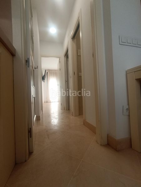 Foto 993c22e9-2ebc-4804-be0f-e279f225e709. Pis amb xemeneia aparcament a La Buhaira Sevilla