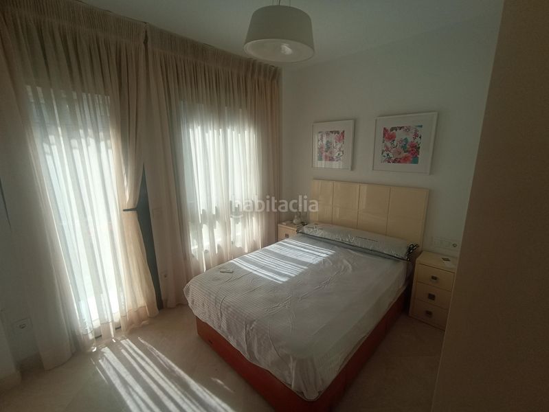 Foto ac638634-e3f4-47f0-bbd8-398bd1fccf7a. Pis amb xemeneia aparcament a La Buhaira Sevilla