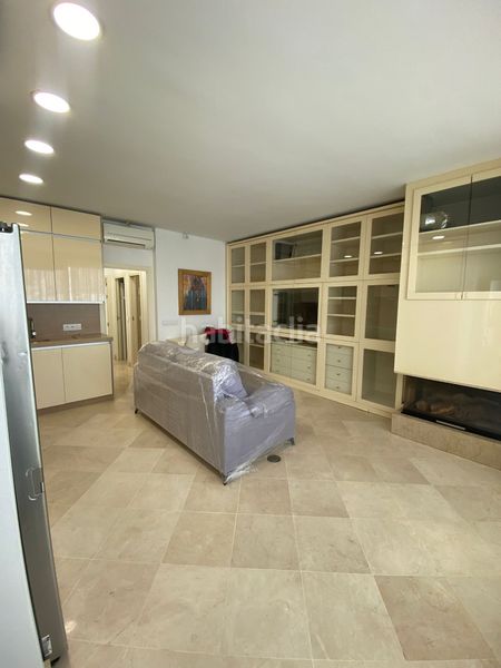 Foto b6512cd9-f6d8-4a9b-bd3c-0d4251aac731. Pis amb xemeneia aparcament a La Buhaira Sevilla