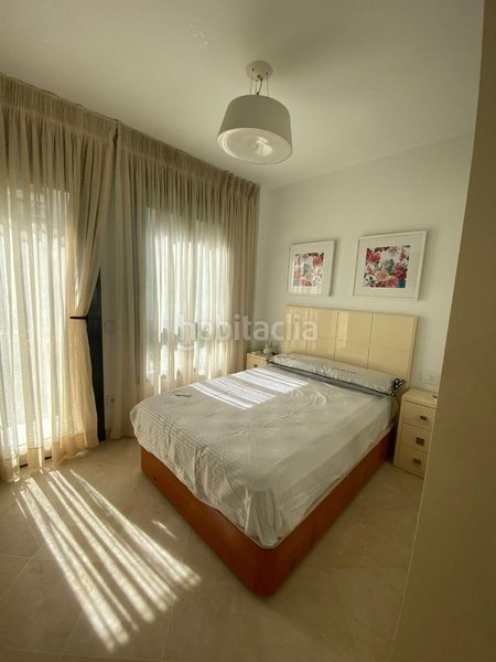 Foto cef46e44-4b65-43cc-bd78-ece064f4ae72. Pis amb xemeneia aparcament a La Buhaira Sevilla