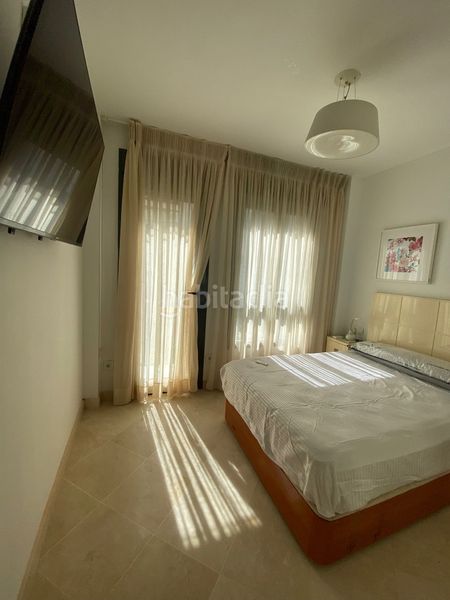 Foto d28ff49b-0f9d-4186-99e7-7a556dbc1820. Pis amb xemeneia aparcament a La Buhaira Sevilla