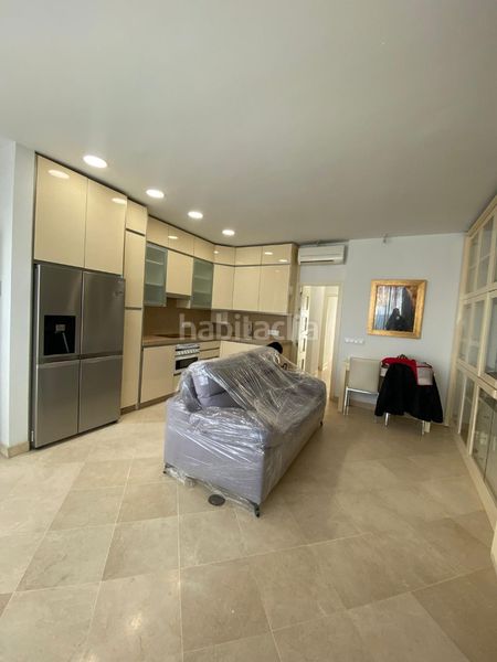 Foto ebbd0d49-d74f-4af2-a0ec-130104d4f175. Pis amb xemeneia aparcament a La Buhaira Sevilla