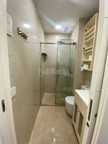 Foto fad0198f-562f-41b8-b594-21c9a881f106. Pis amb xemeneia aparcament a La Buhaira Sevilla