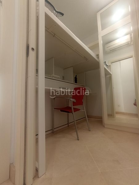 Foto fb64f30a-6a04-4b39-87af-3b91c279559e. Pis amb xemeneia aparcament a La Buhaira Sevilla