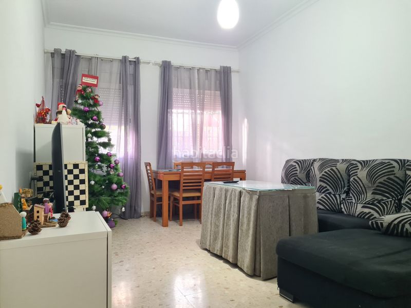 Foto 0221ce5f-3be4-4133-aadb-7258dd190548. Casa adossada a Bellavista Sevilla