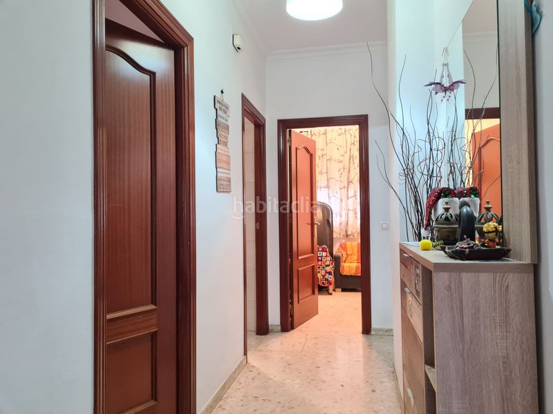 Foto aeac50ed-8f9a-4e20-b34c-d46997961043. Casa adossada a Bellavista Sevilla