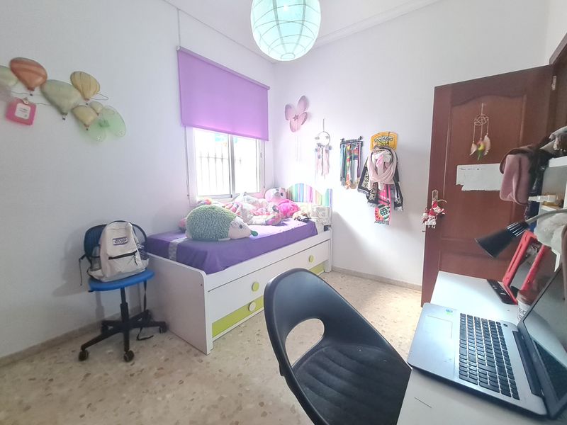Foto c780a585-957d-4ac9-952e-aca1df126b1b. Casa adossada a Bellavista Sevilla