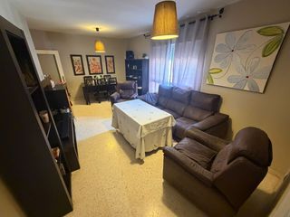 Flat in Calle austria 9. Piso 4 dormitorios en los bermejales