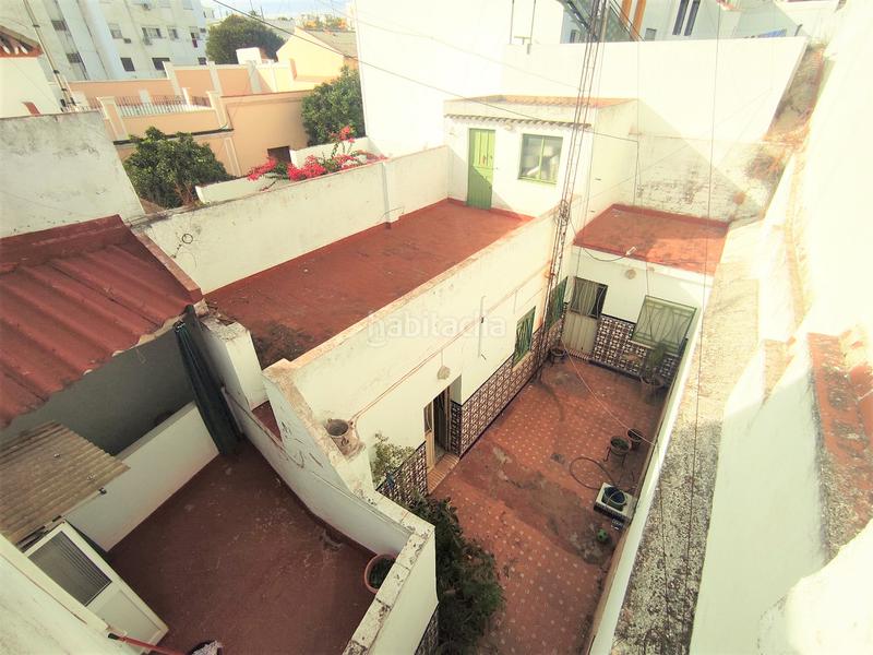 Foto b7a746cd-7403-46a5-8baf-e4e965261ab1. Casa amb xemeneia a Centro Alcalá de Guadaira