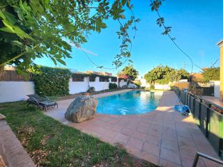 Xalet a Oromana. Chalet en venta en urbanización la juncosa en alcala de guadaira