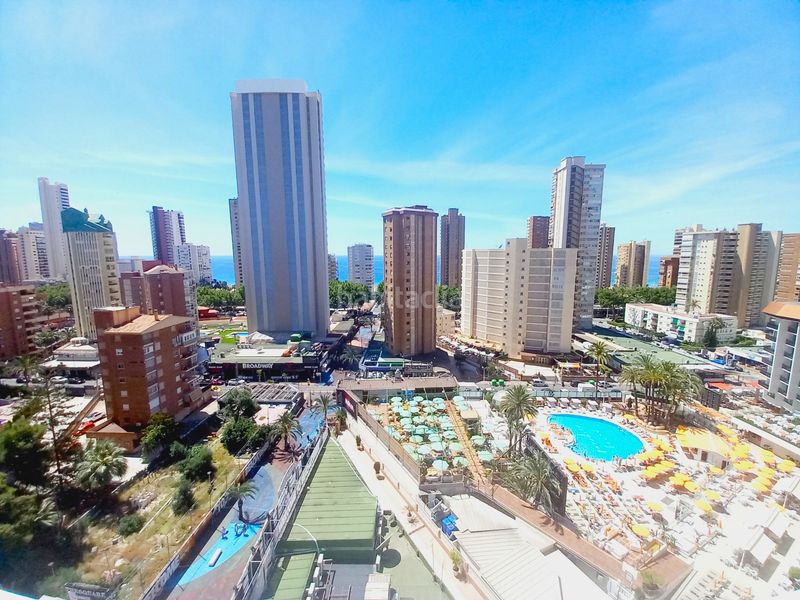 Foto 2fee2efb-165b-4c42-8542-a175880470f5. Pis amb piscina a Levante Alto Benidorm