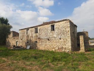 Casa  N/a. Casa para restaurar en vilar.