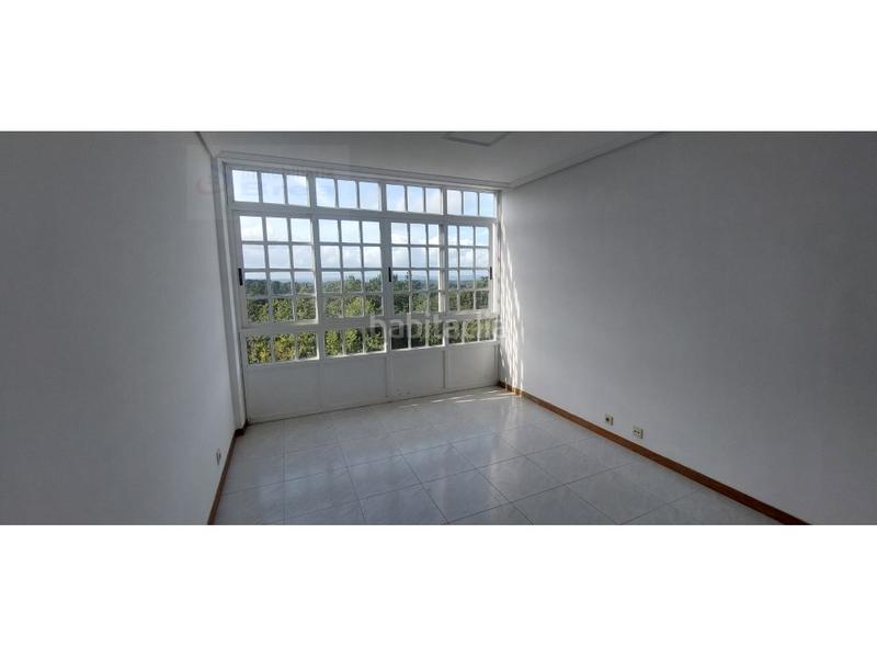 Foto 453167a5-feda-4e43-88f9-6b63c6bea099. Pis a Estrada (A)