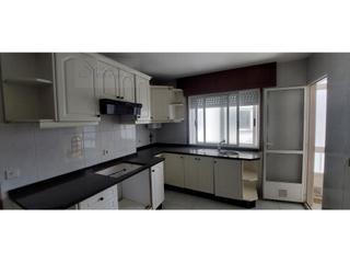 Flat  N/a. Piso 4 habitaciones.