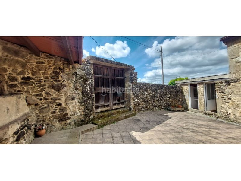 Foto 2092e357-e88c-4455-bf33-8cc14afa802b. Casa amb aparcament a Silleda