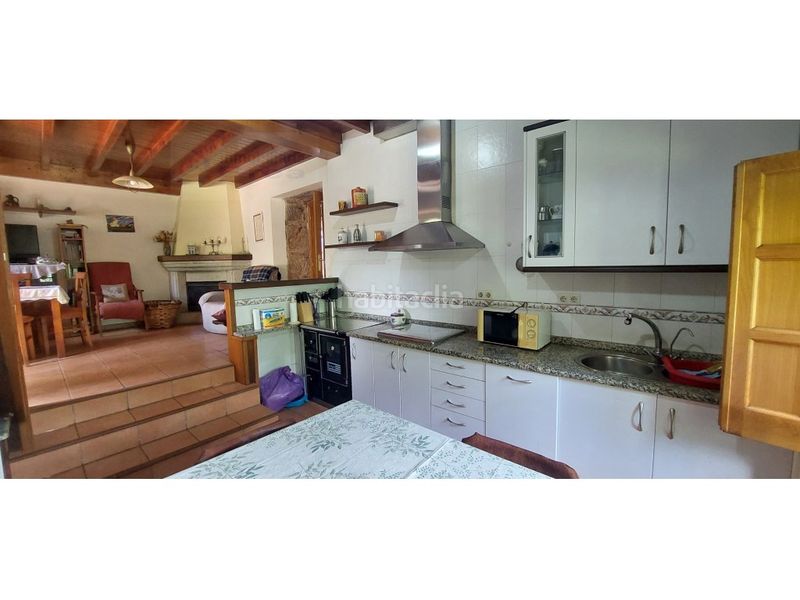 Foto dbf08f6e-2afa-49b9-9b41-888d718ac732. Casa amb aparcament a Silleda