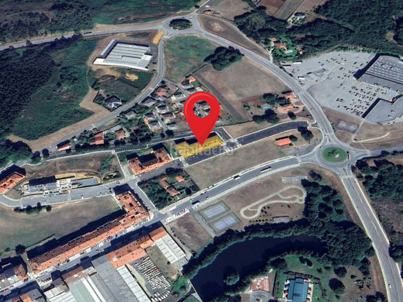 Foto 489a3bd9-dbfb-4811-b6e0-ad2eb23fdeee. Pis amb aparcament a Lalín