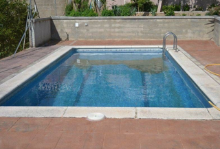 Chalet in Riudarenes. Torre de tres plantas construida en parcela de 886 m en venta en