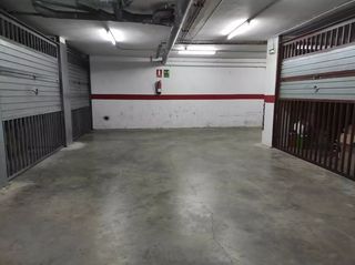 Car parking in Hostalric. Plaza de parking con puerta basculante en venta en hostalric