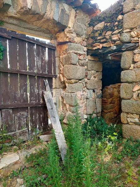 Foto a015cd1c-70a8-4e31-8ccc-5e64e2fb0f34. Masia a Sant Feliu de Buixalleu