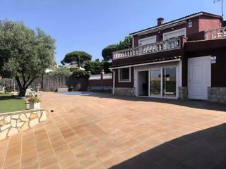 Xalet a Fogars de la Selva. Torre en venta en fogars de la selva