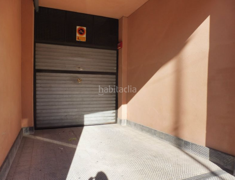 Foto 2e11a674-1aeb-4f55-933f-9cb4a3947082. Aparcament cotxe a Hostalric