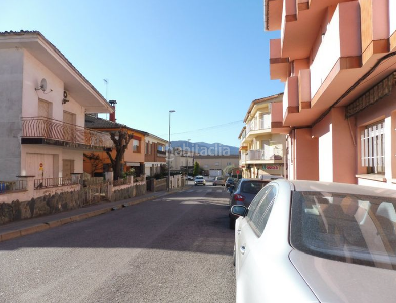 Foto f8061720-a2ff-4b95-997f-ffccd2c357a5. Aparcament cotxe a Hostalric