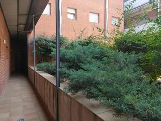 Pis a Hostalric. Piso para acabar de planta baja con patio en venta en hostalric