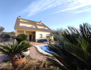 Xalet a Fogars de la Selva. Torre de 323 m2 en tres plantas con piscina en venta en fogars d